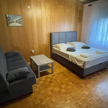 Ado Gostinjska kuća Selce