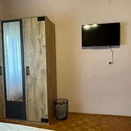 Ado Gostinjska kuća *