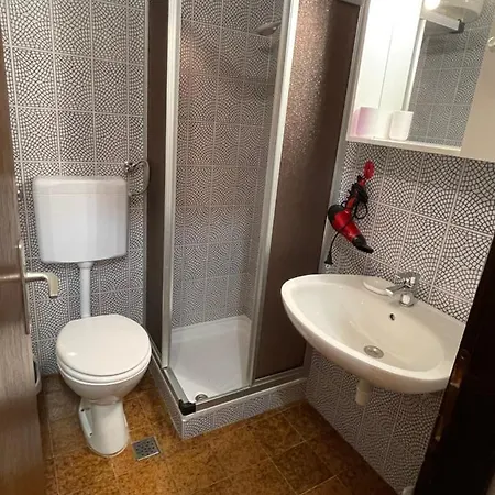 Ado Gostinjska kuća